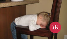 Ospalé deti sú dôkazom toho, že spať sa dá kdekoľvek a kedykoľvek! - KAMzaKRASOU.sk